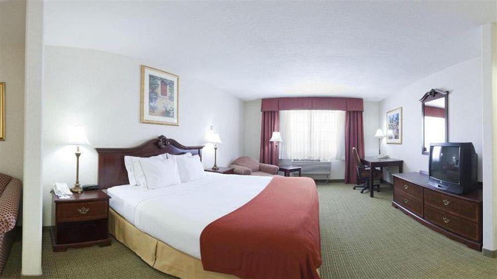 Baymont By Wyndham Nm Hotel