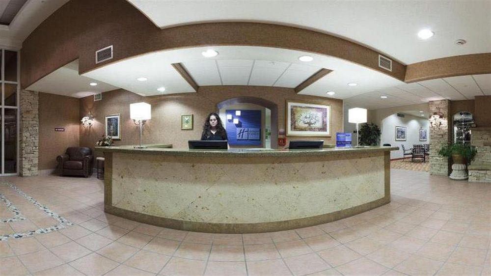 Baymont By Wyndham Nm Hotel