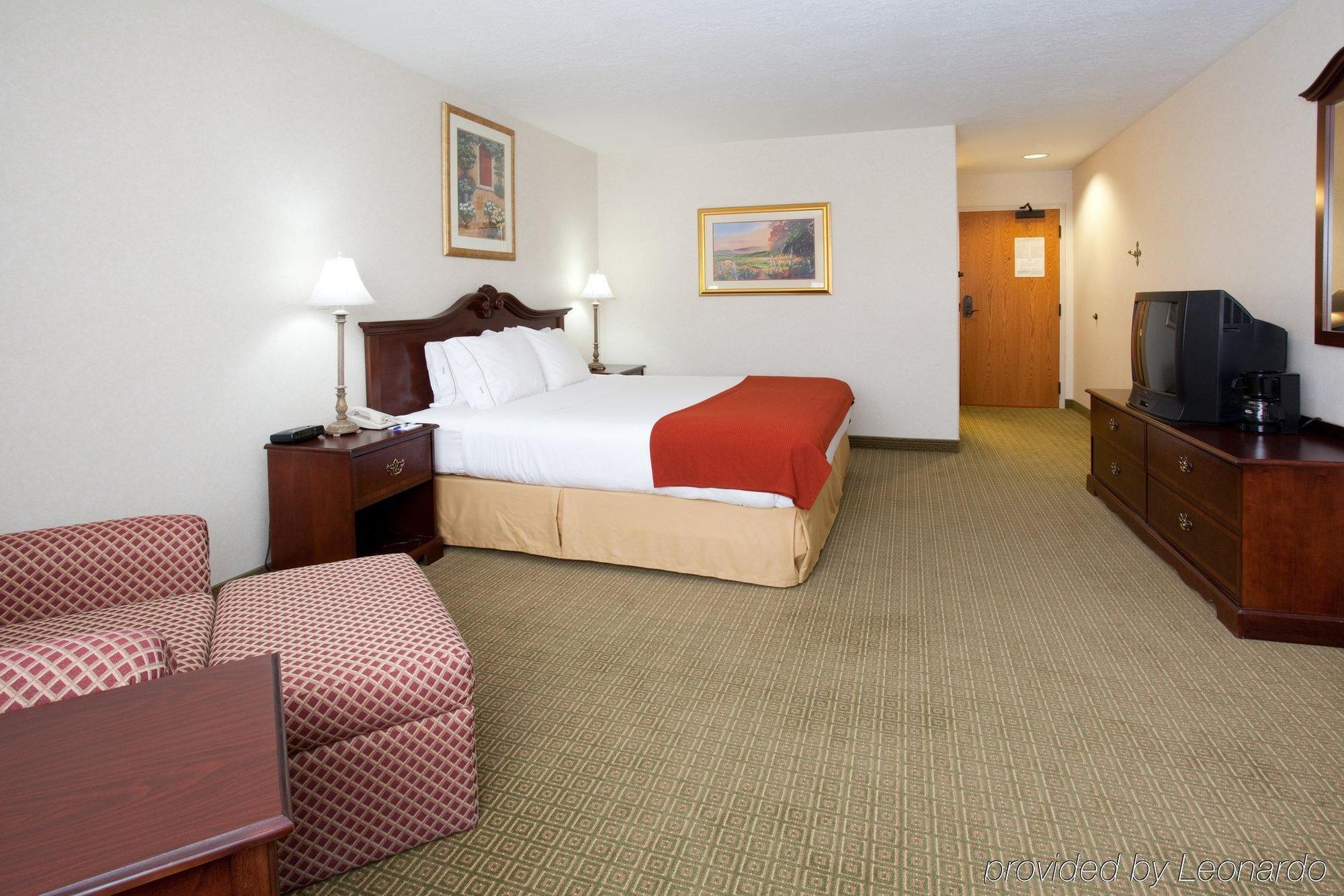 Baymont By Wyndham Nm Hotel